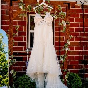 Essence of Australia Wedding Dress D3484